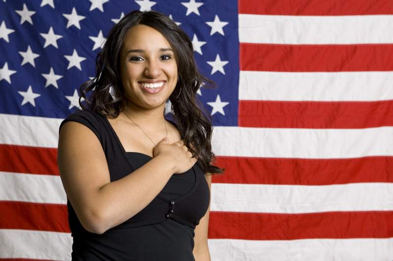 us immigrant pledging oath of allegiance